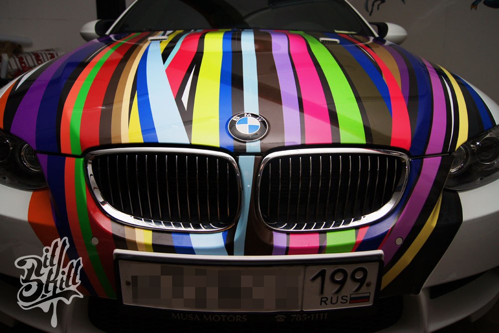 Вдруг на яркой полосе. Разноцветная пленка на авто. BMW разноцветная. Многоцветная виниловая пленка. Разноцветные машины.